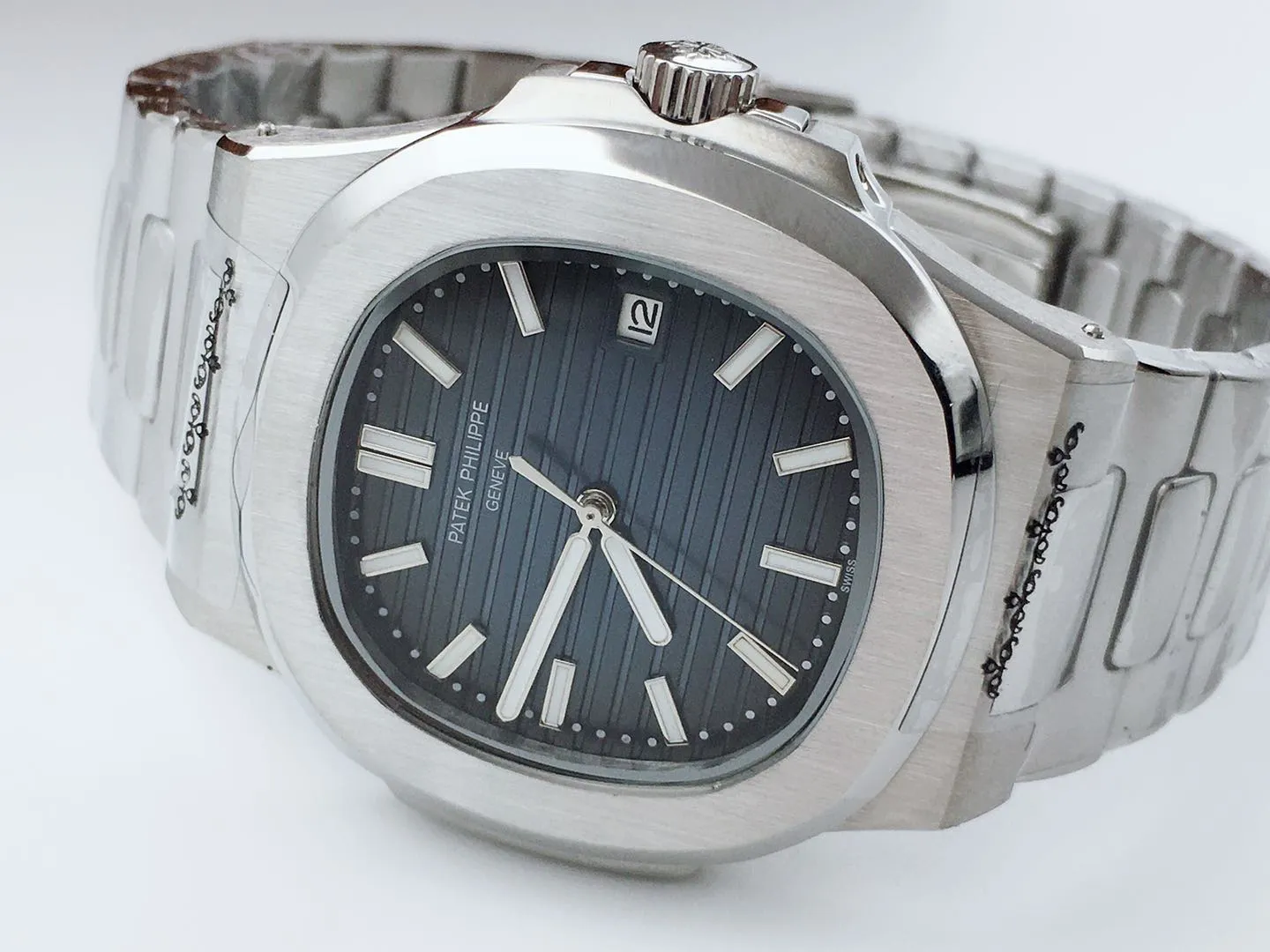 【Foreign trade import】💰1360! Patek Philippe Nautilus Sports Series automatic mechanical watch for men. Movement type: automatic mechanical watch diameter: 40mm case material: stainless steel strap material: stainless steel buckle style: folding buckle mirror material: sapphire bottom style: back-through additional function: date display